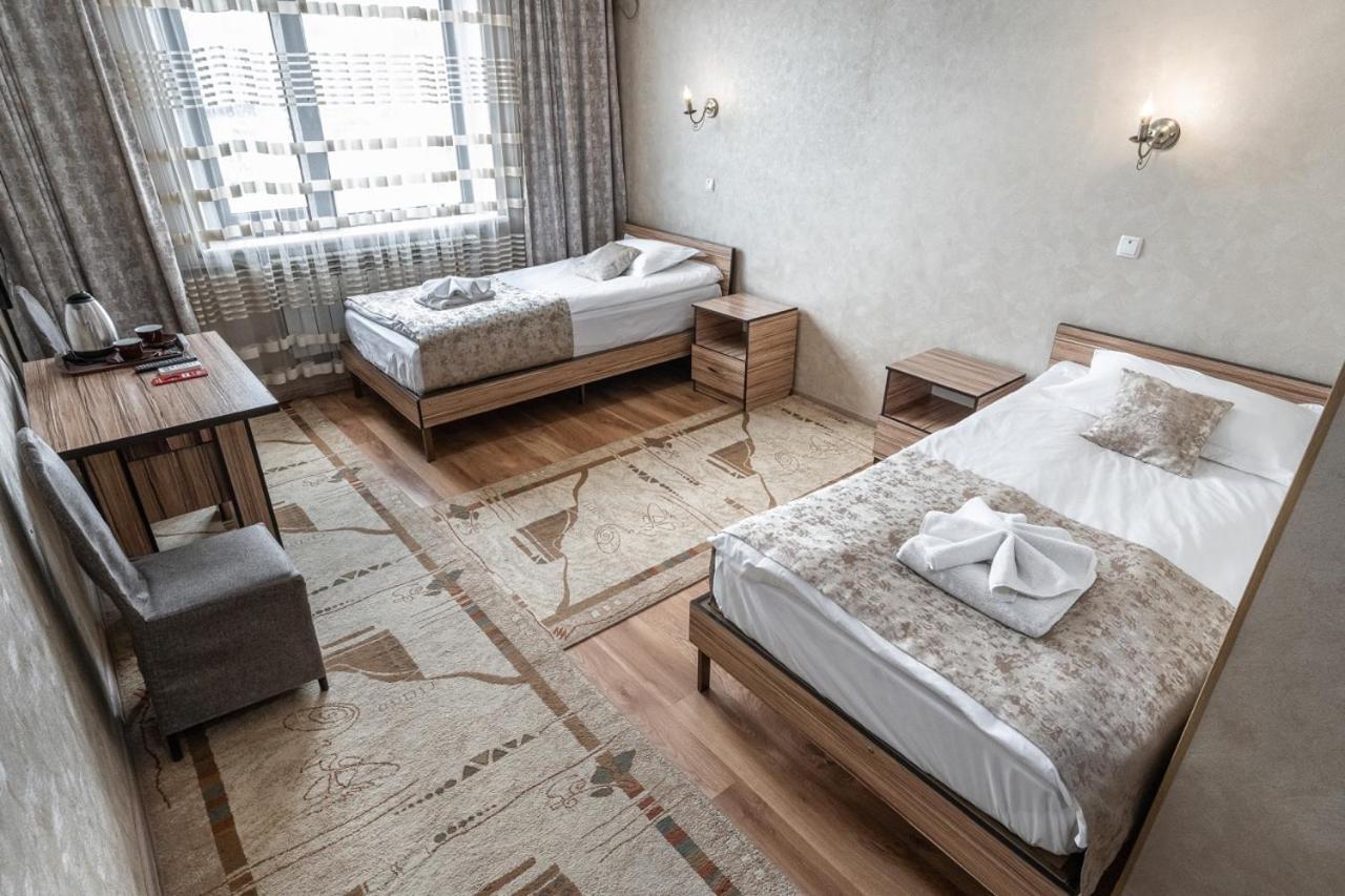 Madanur Hotel Karakol Ngoại thất bức ảnh