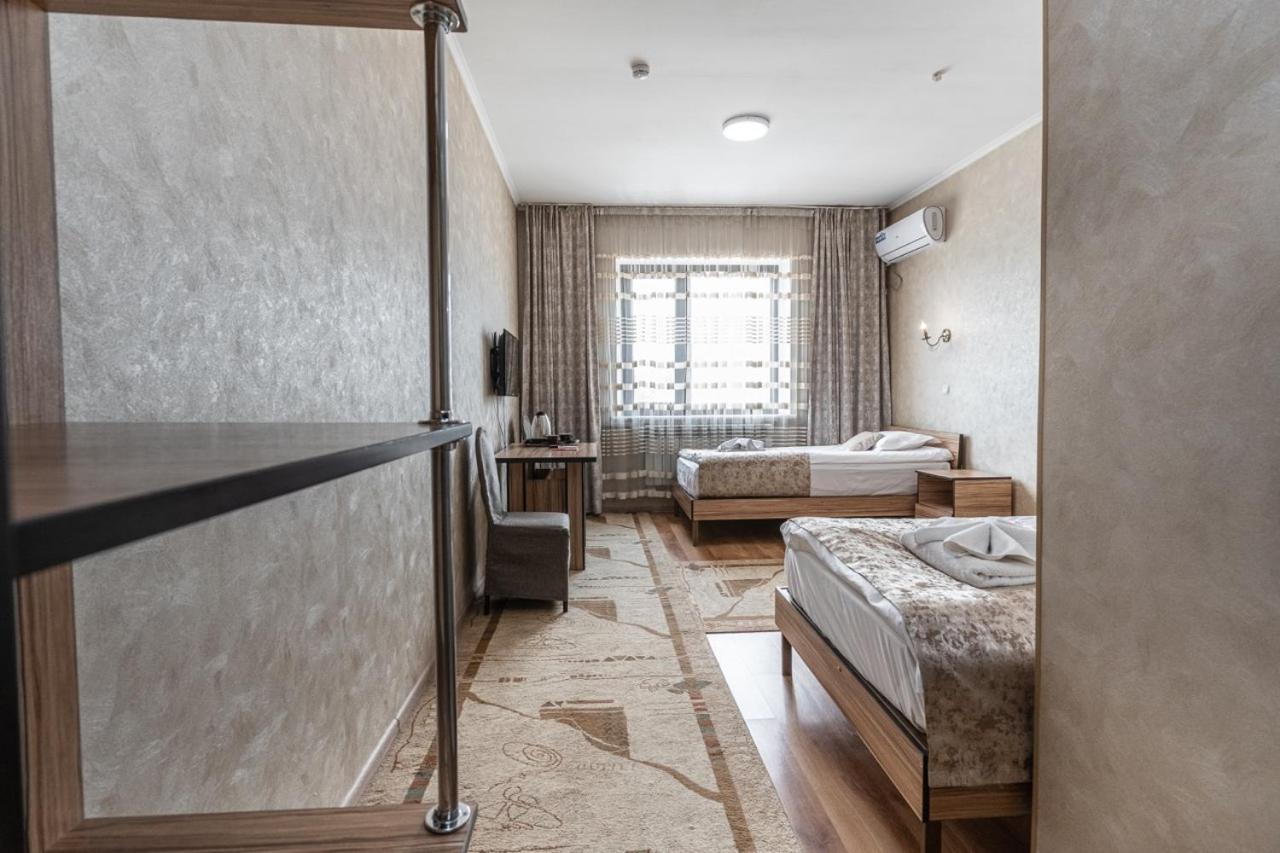 Madanur Hotel Karakol Ngoại thất bức ảnh