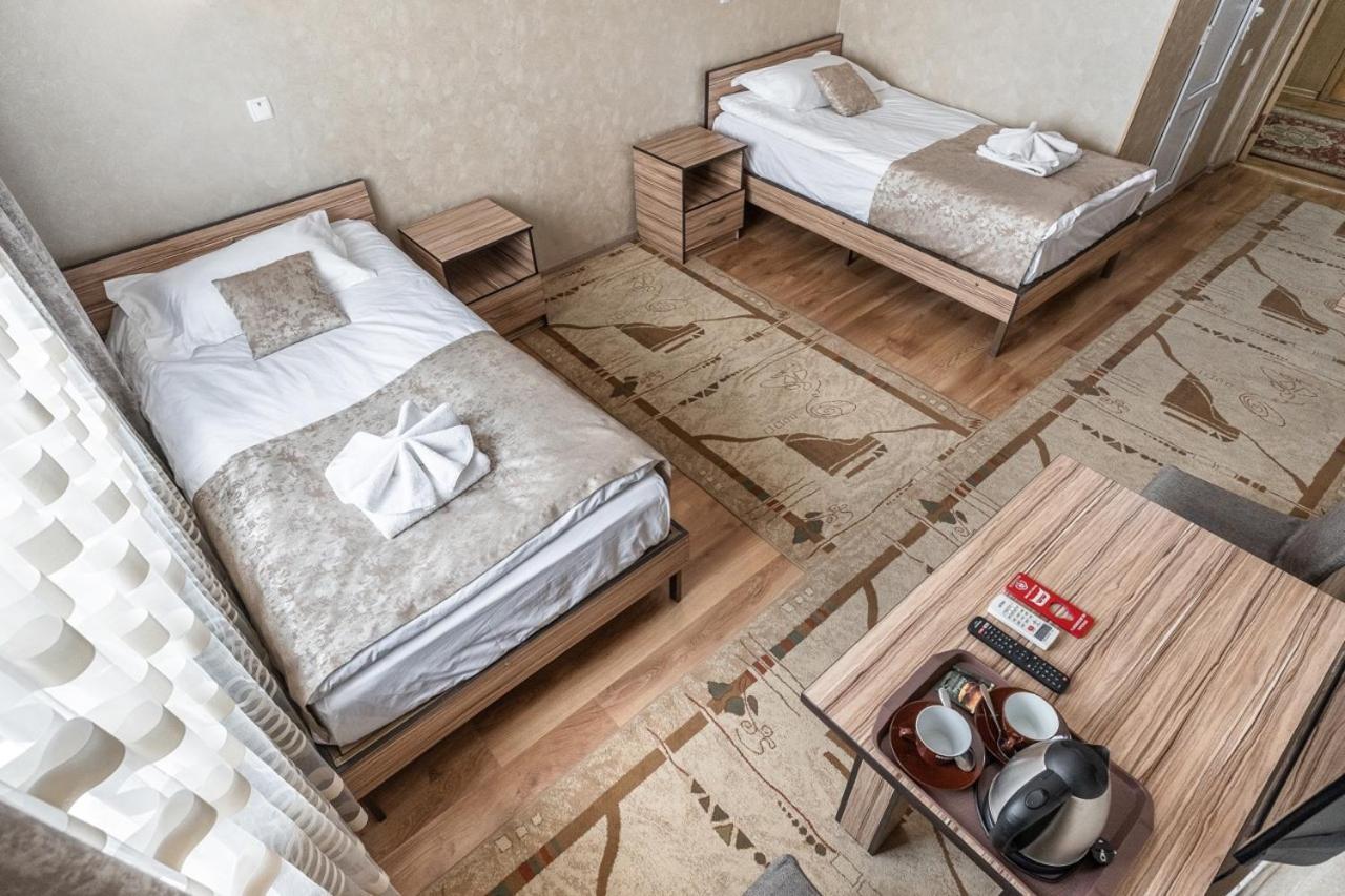 Madanur Hotel Karakol Ngoại thất bức ảnh