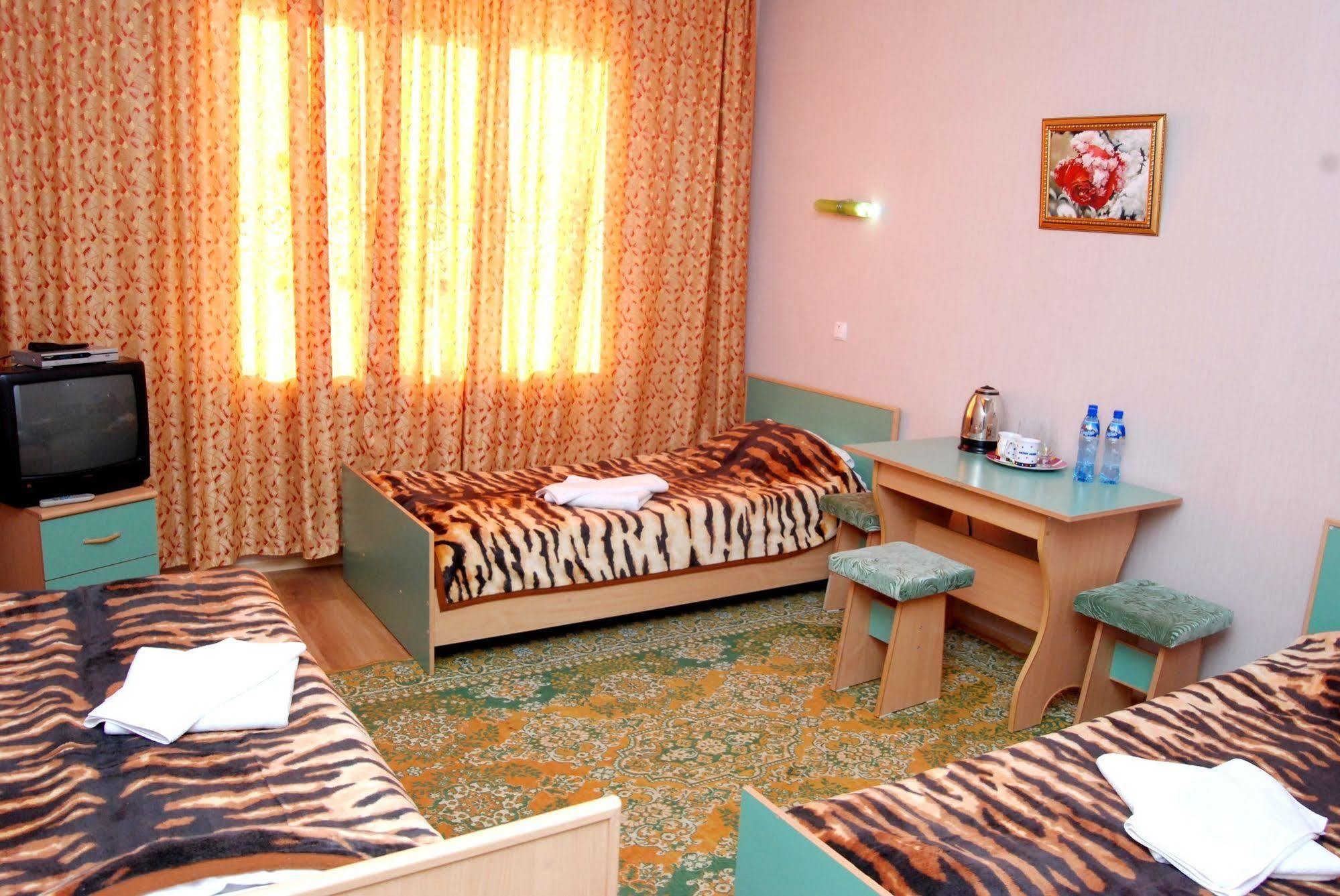 Madanur Hotel Karakol Ngoại thất bức ảnh
