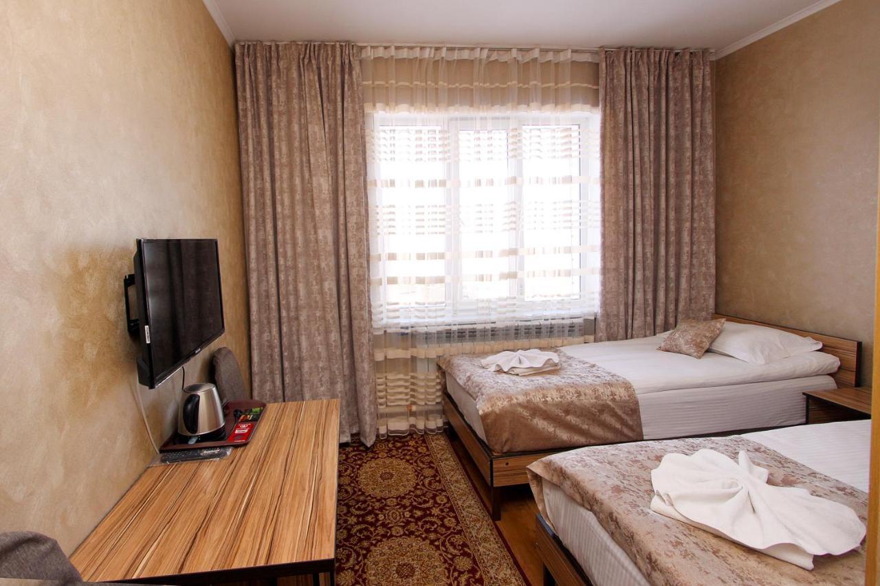Madanur Hotel Karakol Ngoại thất bức ảnh