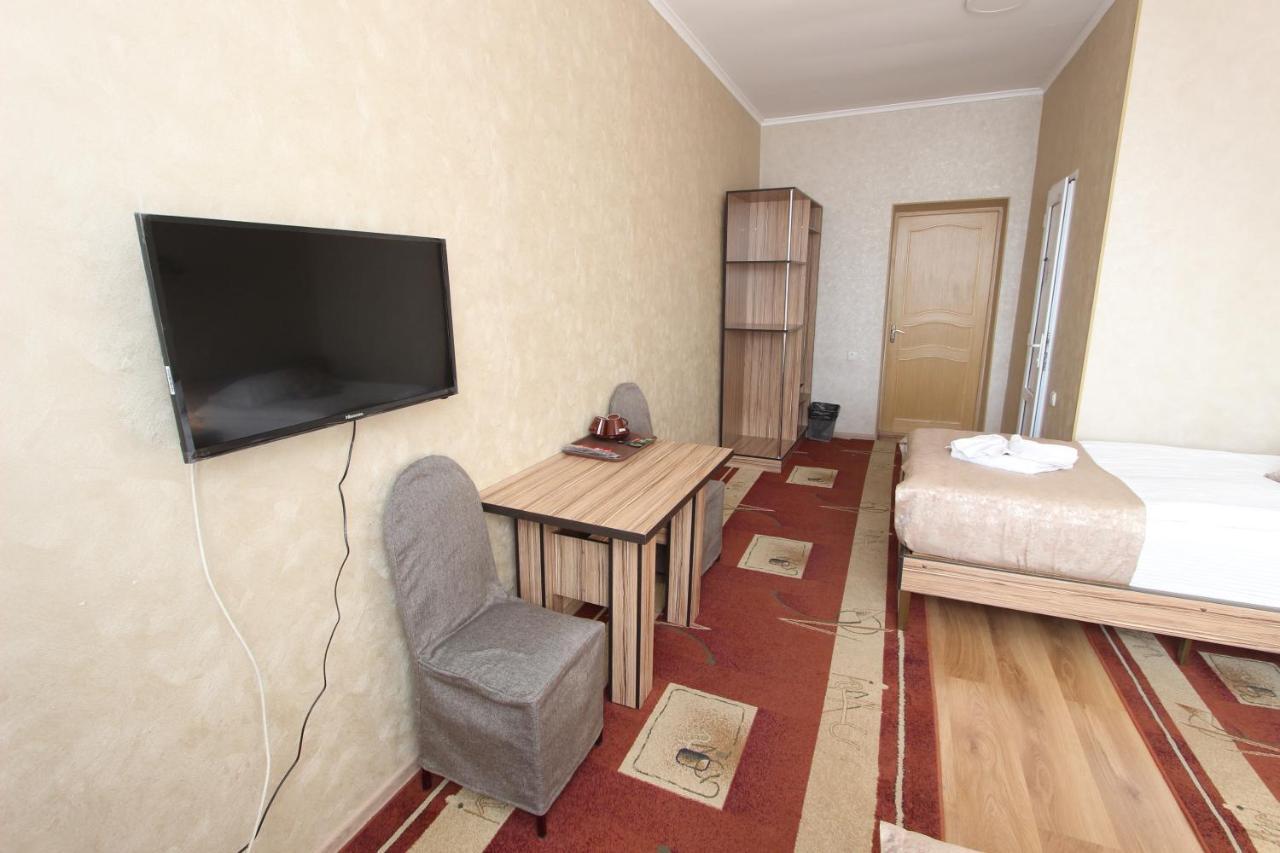 Madanur Hotel Karakol Ngoại thất bức ảnh