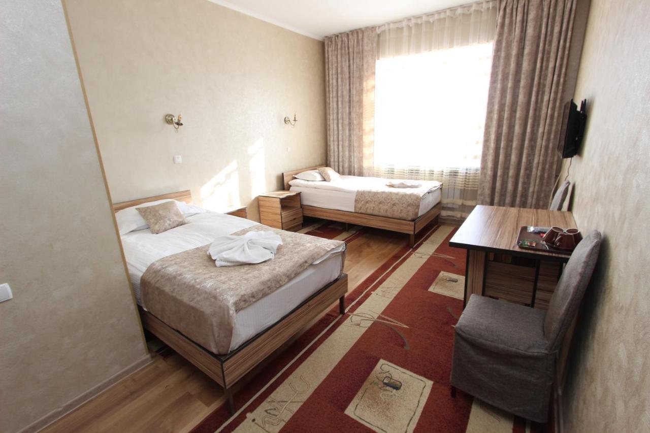 Madanur Hotel Karakol Ngoại thất bức ảnh