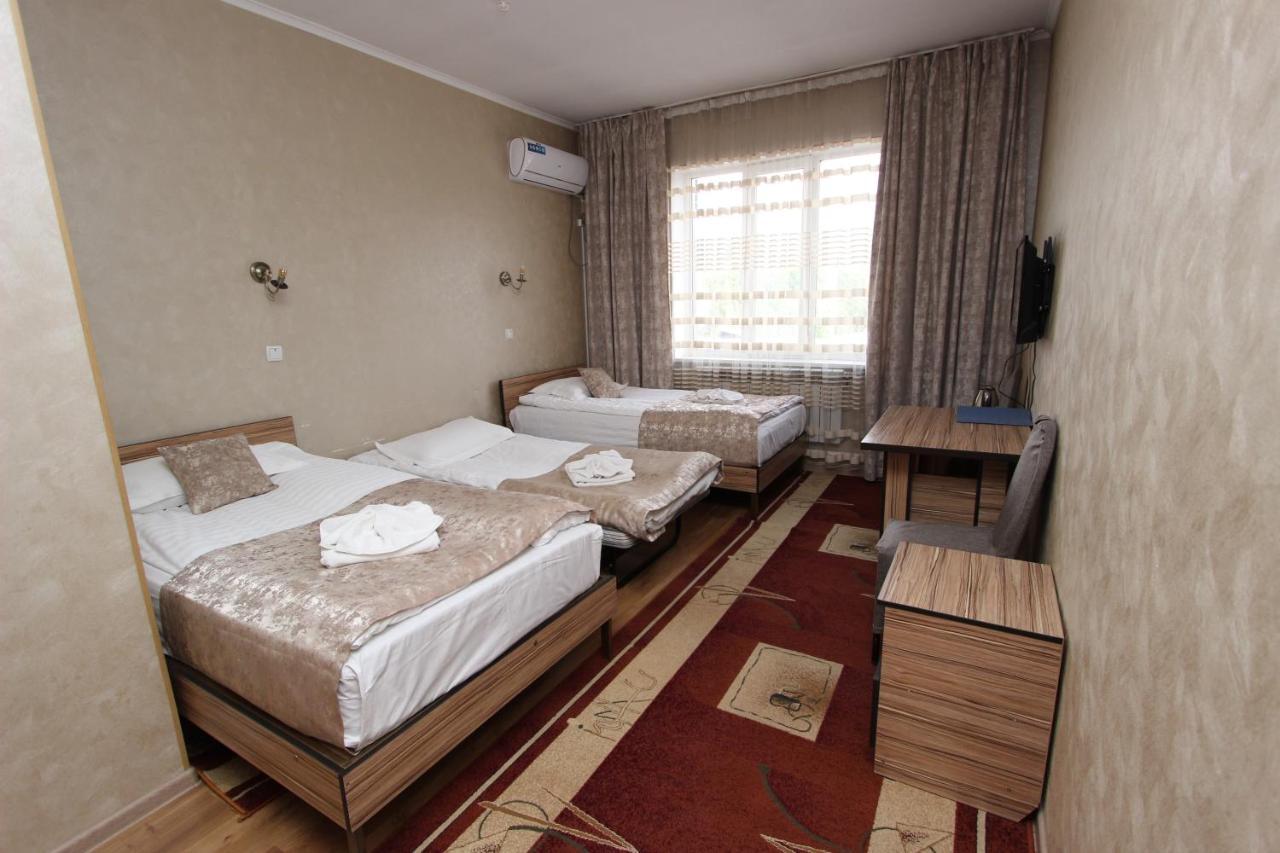 Madanur Hotel Karakol Ngoại thất bức ảnh